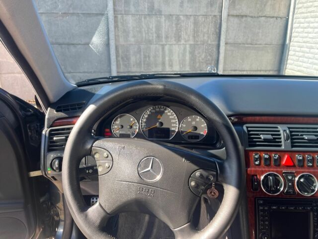 Синий Мерседес 320, объемом двигателя 3.2 л и пробегом 380 тыс. км за 6500 $, фото 6 на Automoto.ua