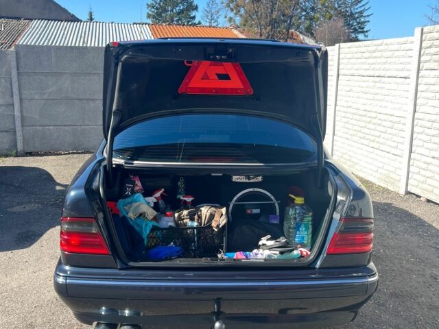 Синий Мерседес 320, объемом двигателя 3.2 л и пробегом 380 тыс. км за 6500 $, фото 13 на Automoto.ua