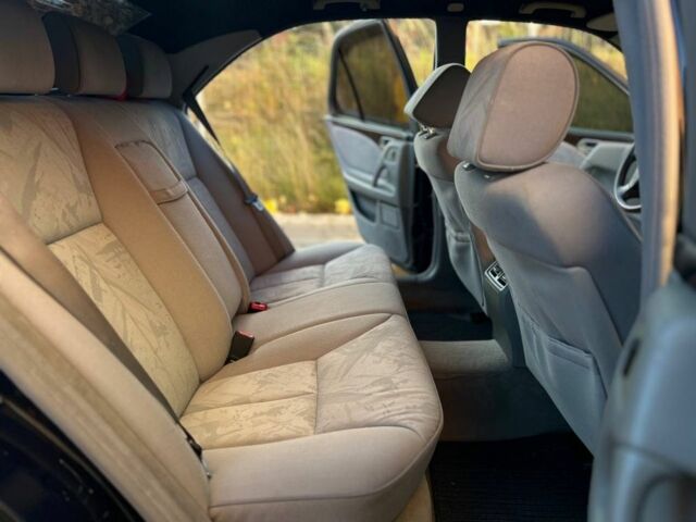 Синій Мерседес 320, об'ємом двигуна 3.2 л та пробігом 300 тис. км за 3700 $, фото 8 на Automoto.ua