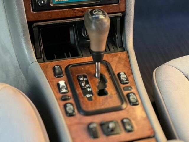 Синій Мерседес 320, об'ємом двигуна 3.2 л та пробігом 300 тис. км за 3700 $, фото 12 на Automoto.ua