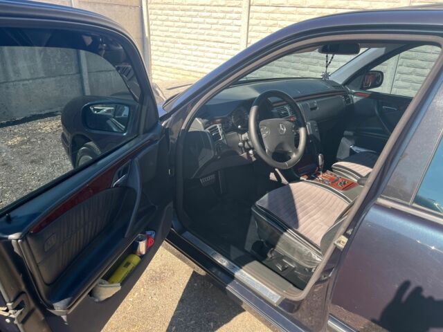 Синий Мерседес 320, объемом двигателя 3.2 л и пробегом 380 тыс. км за 6500 $, фото 8 на Automoto.ua