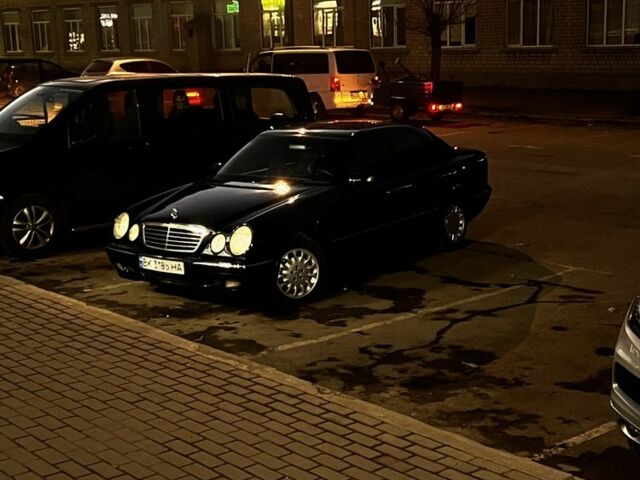 Синий Мерседес 320, объемом двигателя 3.2 л и пробегом 301 тыс. км за 4800 $, фото 2 на Automoto.ua