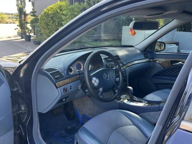 Синий Мерседес 320, объемом двигателя 3.2 л и пробегом 390 тыс. км за 6700 $, фото 7 на Automoto.ua