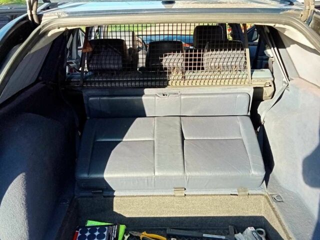 Синий Мерседес 320, объемом двигателя 3.2 л и пробегом 430 тыс. км за 2699 $, фото 5 на Automoto.ua