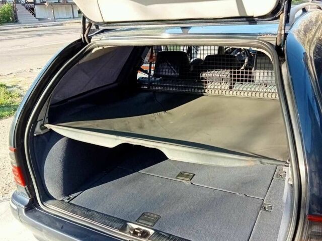 Синий Мерседес 320, объемом двигателя 3.2 л и пробегом 430 тыс. км за 2699 $, фото 7 на Automoto.ua