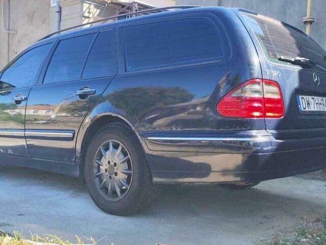 Синий Мерседес 320, объемом двигателя 3.2 л и пробегом 430 тыс. км за 2699 $, фото 1 на Automoto.ua