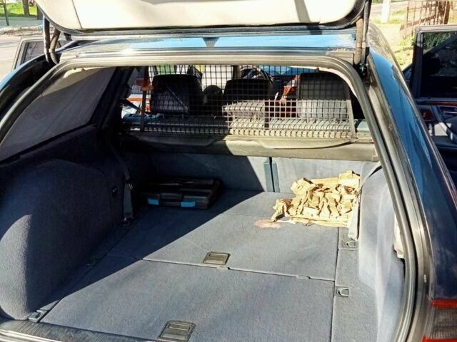 Синий Мерседес 320, объемом двигателя 3.2 л и пробегом 430 тыс. км за 2699 $, фото 4 на Automoto.ua