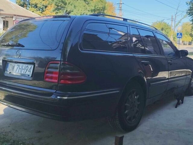 Синий Мерседес 320, объемом двигателя 3.2 л и пробегом 430 тыс. км за 2699 $, фото 2 на Automoto.ua