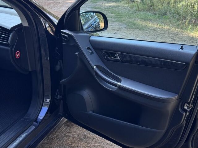 Синий Мерседес 320, объемом двигателя 3 л и пробегом 370 тыс. км за 10500 $, фото 7 на Automoto.ua