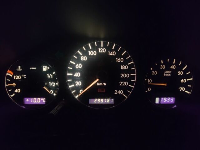 Синій Мерседес 320, об'ємом двигуна 3.2 л та пробігом 300 тис. км за 4999 $, фото 12 на Automoto.ua