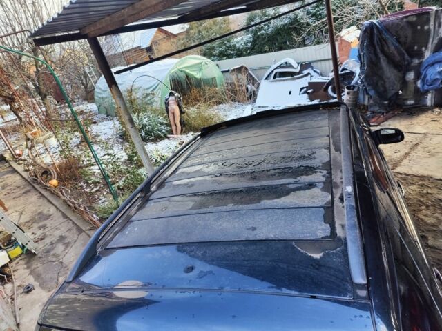 Синій Мерседес 320, об'ємом двигуна 3.2 л та пробігом 300 тис. км за 4999 $, фото 5 на Automoto.ua