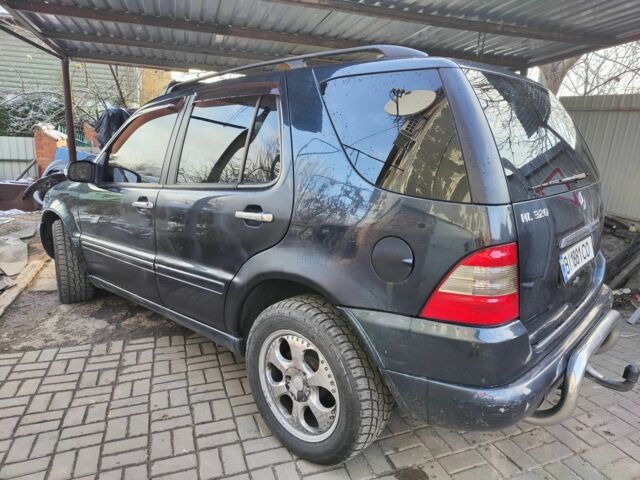 Синій Мерседес 320, об'ємом двигуна 3.2 л та пробігом 300 тис. км за 4999 $, фото 2 на Automoto.ua