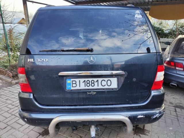 Синій Мерседес 320, об'ємом двигуна 3.2 л та пробігом 300 тис. км за 4999 $, фото 3 на Automoto.ua