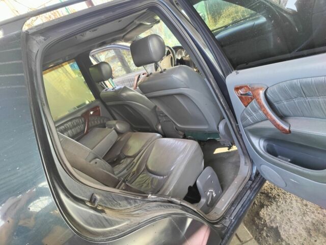 Синій Мерседес 320, об'ємом двигуна 3.2 л та пробігом 300 тис. км за 4999 $, фото 9 на Automoto.ua