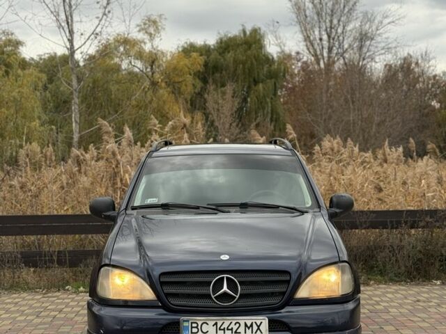 Синий Мерседес 320, объемом двигателя 3.2 л и пробегом 149 тыс. км за 3800 $, фото 1 на Automoto.ua