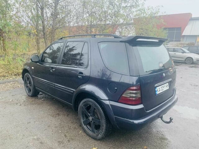 Синий Мерседес 320, объемом двигателя 3.2 л и пробегом 324 тыс. км за 4699 $, фото 7 на Automoto.ua