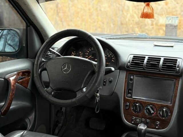 Синий Мерседес 320, объемом двигателя 3.2 л и пробегом 149 тыс. км за 3800 $, фото 8 на Automoto.ua