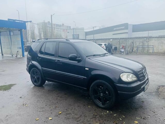 Синий Мерседес 320, объемом двигателя 3.2 л и пробегом 324 тыс. км за 4699 $, фото 4 на Automoto.ua