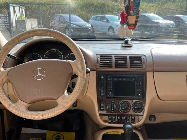 Синій Мерседес 320, об'ємом двигуна 3.2 л та пробігом 302 тис. км за 7600 $, фото 14 на Automoto.ua