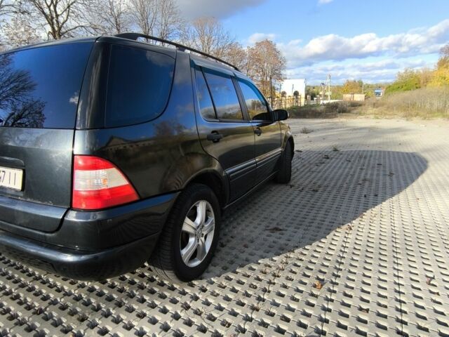 Синий Мерседес 320, объемом двигателя 3.2 л и пробегом 360 тыс. км за 4500 $, фото 2 на Automoto.ua