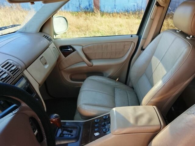 Синий Мерседес 320, объемом двигателя 3.2 л и пробегом 219 тыс. км за 2499 $, фото 6 на Automoto.ua