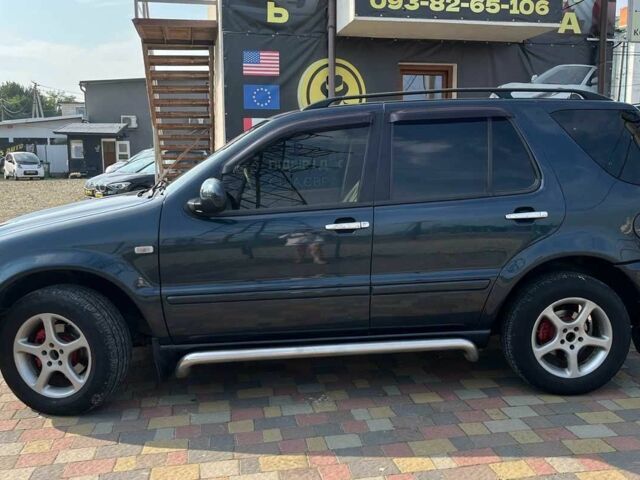 Синій Мерседес 320, об'ємом двигуна 3.2 л та пробігом 302 тис. км за 7600 $, фото 3 на Automoto.ua