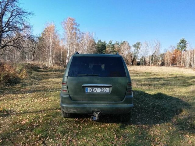 Синий Мерседес 320, объемом двигателя 3.2 л и пробегом 219 тыс. км за 2499 $, фото 2 на Automoto.ua