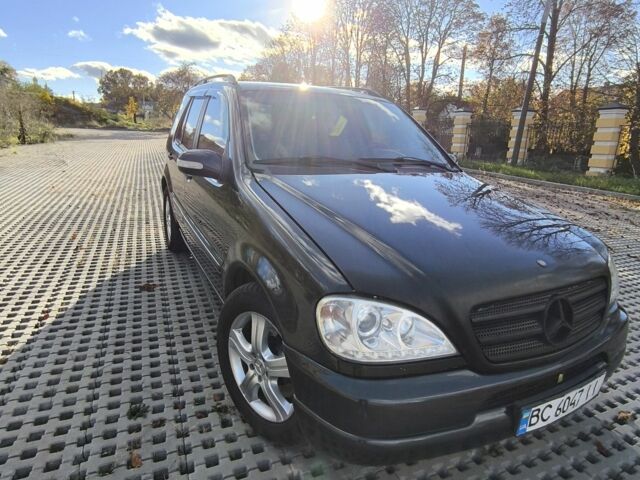 Синий Мерседес 320, объемом двигателя 3.2 л и пробегом 360 тыс. км за 4500 $, фото 1 на Automoto.ua