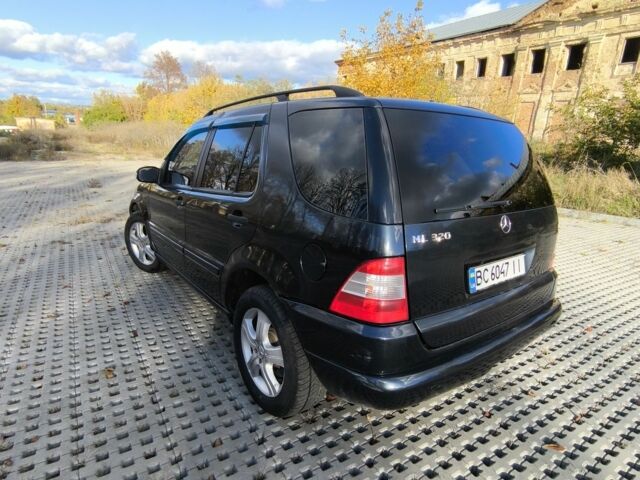 Синий Мерседес 320, объемом двигателя 3.2 л и пробегом 360 тыс. км за 4500 $, фото 3 на Automoto.ua