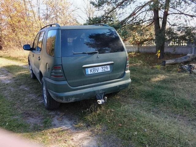 Синий Мерседес 320, объемом двигателя 3.2 л и пробегом 219 тыс. км за 2499 $, фото 5 на Automoto.ua