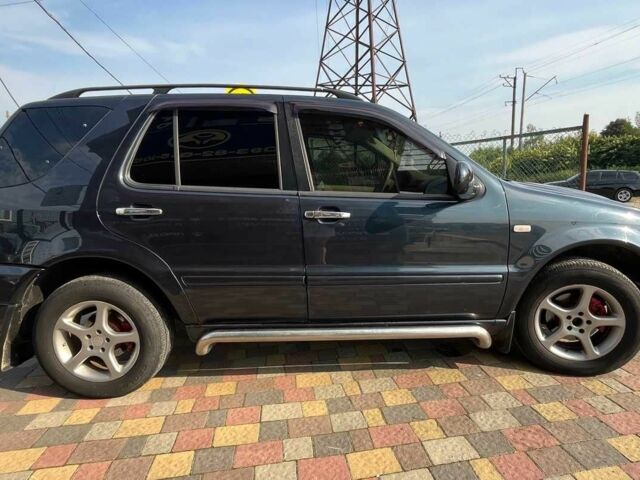 Синій Мерседес 320, об'ємом двигуна 3.2 л та пробігом 302 тис. км за 7600 $, фото 7 на Automoto.ua