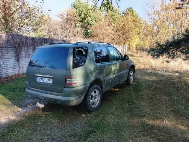 Синий Мерседес 320, объемом двигателя 3.2 л и пробегом 219 тыс. км за 2499 $, фото 3 на Automoto.ua