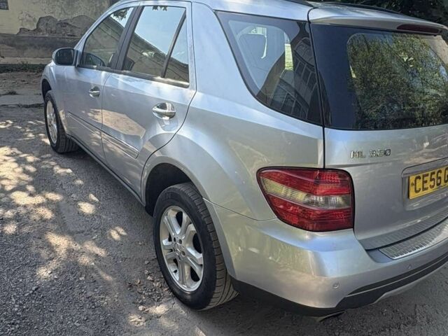 Синий Мерседес 320, объемом двигателя 3 л и пробегом 100 тыс. км за 6552 $, фото 3 на Automoto.ua