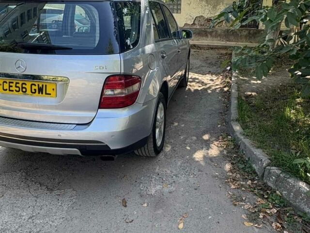 Синий Мерседес 320, объемом двигателя 3 л и пробегом 100 тыс. км за 6552 $, фото 5 на Automoto.ua