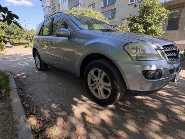 Синий Мерседес 320, объемом двигателя 3 л и пробегом 100 тыс. км за 6552 $, фото 1 на Automoto.ua