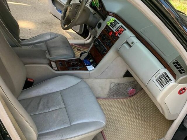 Зеленый Мерседес 320, объемом двигателя 3.2 л и пробегом 440 тыс. км за 4800 $, фото 4 на Automoto.ua