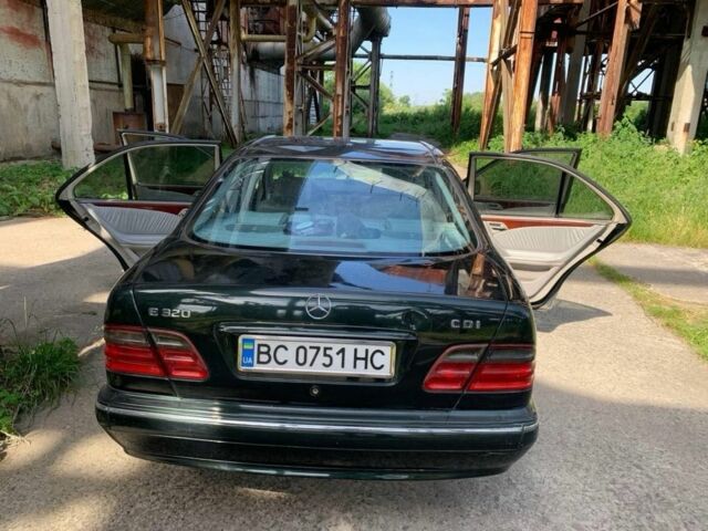 Зеленый Мерседес 320, объемом двигателя 3.2 л и пробегом 440 тыс. км за 4800 $, фото 1 на Automoto.ua