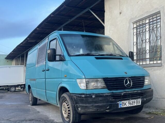 Зелений Мерседес 320, об'ємом двигуна 2.9 л та пробігом 200 тис. км за 6000 $, фото 2 на Automoto.ua