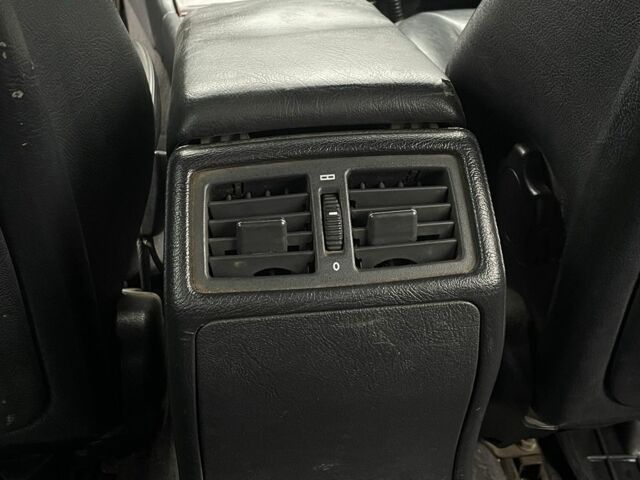 Зеленый Мерседес 320, объемом двигателя 3.2 л и пробегом 333 тыс. км за 2950 $, фото 12 на Automoto.ua