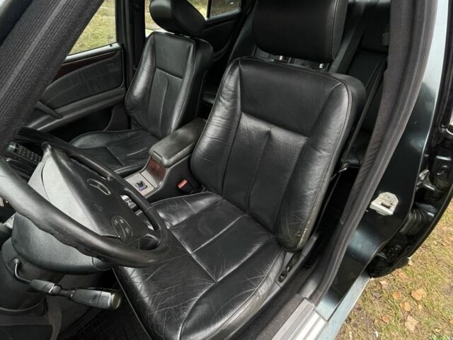 Зеленый Мерседес 320, объемом двигателя 3.2 л и пробегом 333 тыс. км за 2950 $, фото 8 на Automoto.ua