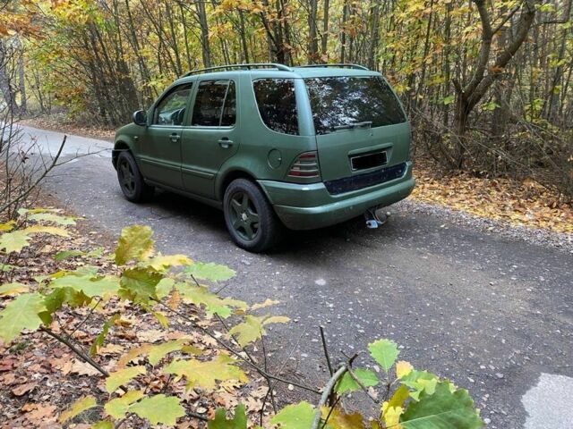 Зелений Мерседес 320, об'ємом двигуна 3.2 л та пробігом 231 тис. км за 2700 $, фото 7 на Automoto.ua