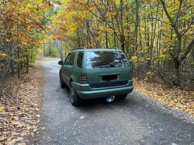 Зелений Мерседес 320, об'ємом двигуна 3.2 л та пробігом 231 тис. км за 2700 $, фото 5 на Automoto.ua