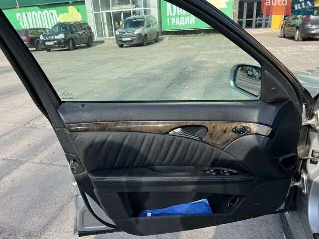 Сірий Мерседес 320 Pullman, об'ємом двигуна 3.2 л та пробігом 420 тис. км за 7700 $, фото 20 на Automoto.ua