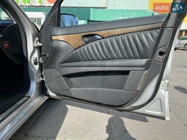 Сірий Мерседес 320 Pullman, об'ємом двигуна 3.2 л та пробігом 420 тис. км за 7700 $, фото 12 на Automoto.ua