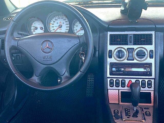 Чорний Мерседес 3302, об'ємом двигуна 2.3 л та пробігом 400 тис. км за 6800 $, фото 9 на Automoto.ua