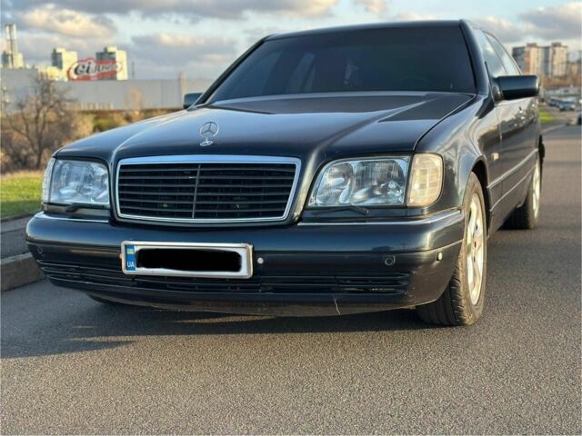 Черный Мерседес 500, объемом двигателя 0 л и пробегом 230 тыс. км за 8500 $, фото 1 на Automoto.ua