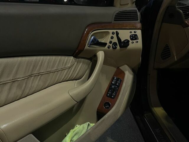 Черный Мерседес 500, объемом двигателя 5 л и пробегом 555 тыс. км за 4000 $, фото 13 на Automoto.ua