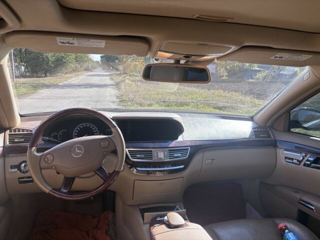 Черный Мерседес 500, объемом двигателя 5.5 л и пробегом 309 тыс. км за 11999 $, фото 6 на Automoto.ua