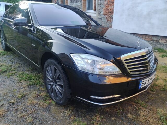 Черный Мерседес 500, объемом двигателя 4.7 л и пробегом 300 тыс. км за 11500 $, фото 2 на Automoto.ua