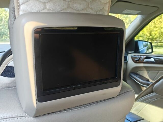 Черный Мерседес 500, объемом двигателя 4.7 л и пробегом 248 тыс. км за 26499 $, фото 8 на Automoto.ua